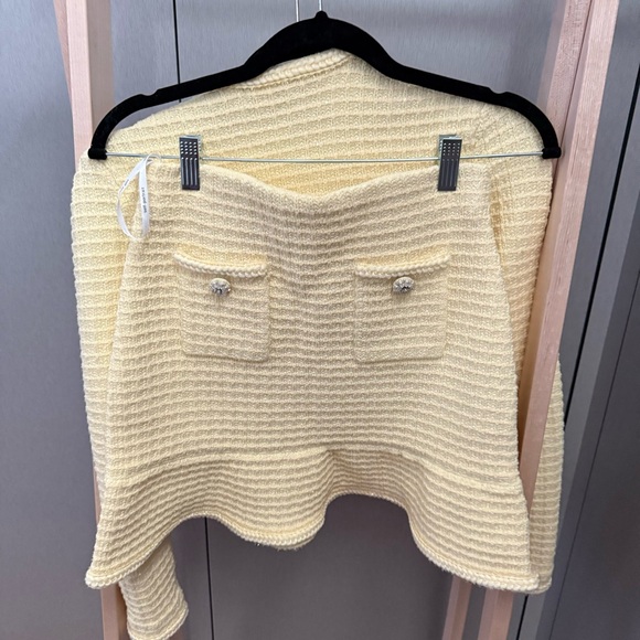 Textured Knit Skirt in Yellow
self-portrait - Picture 6 of 6